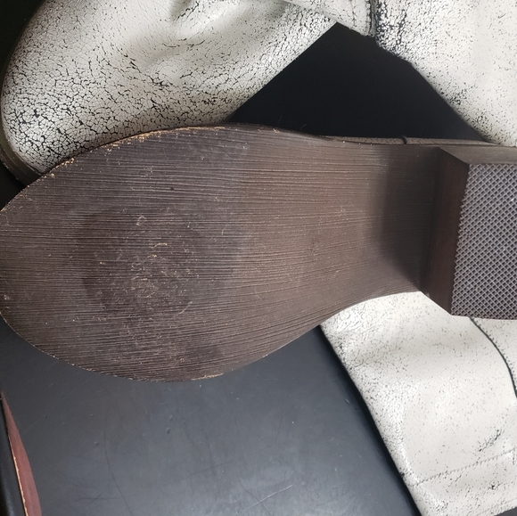 Volatile Leather Distressed boots - Picture 6 of 10